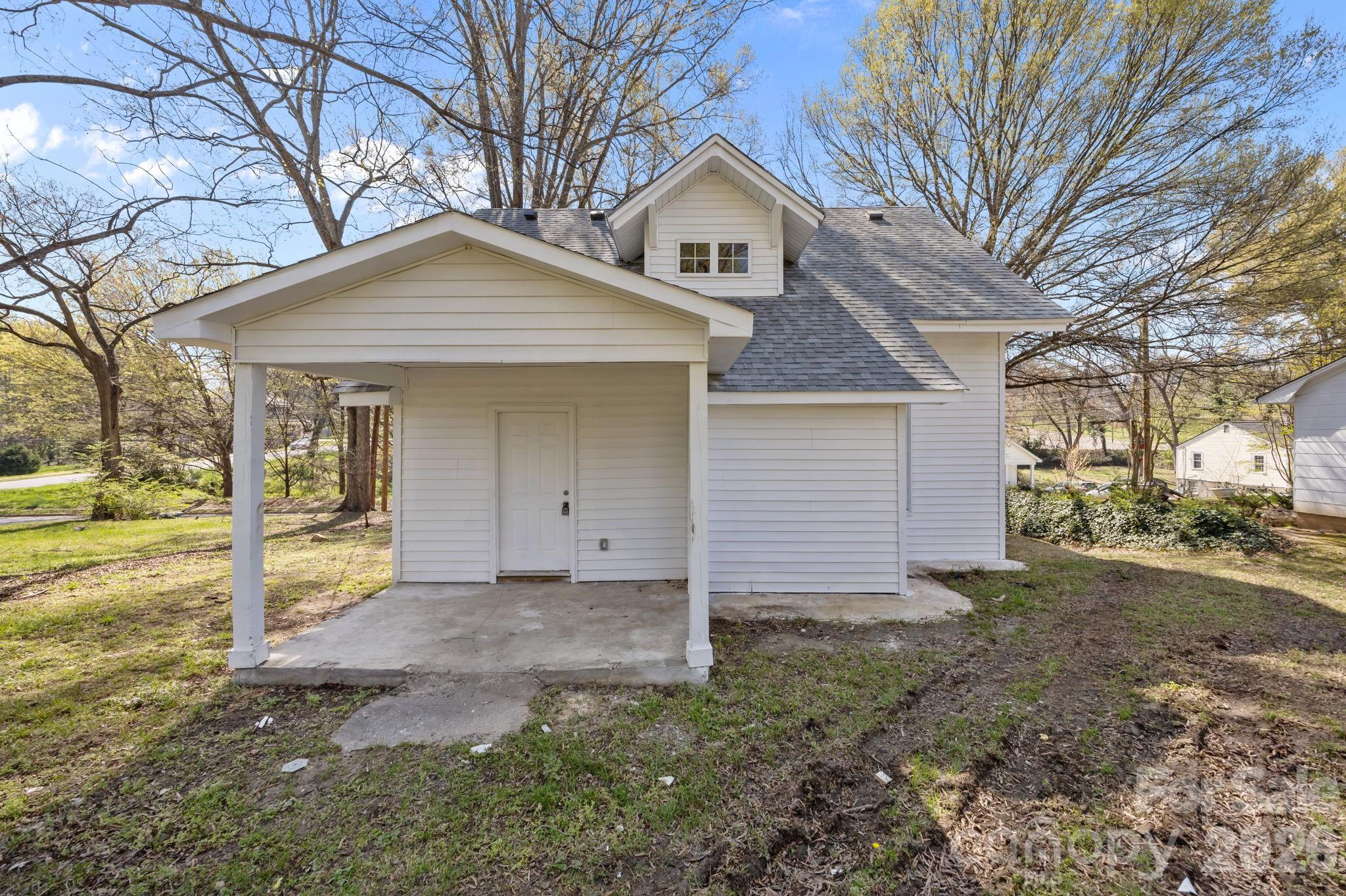 414 W Sharpe Street — Statesville