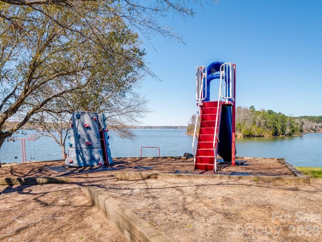 5041 Duval Circle — Tega Cay
