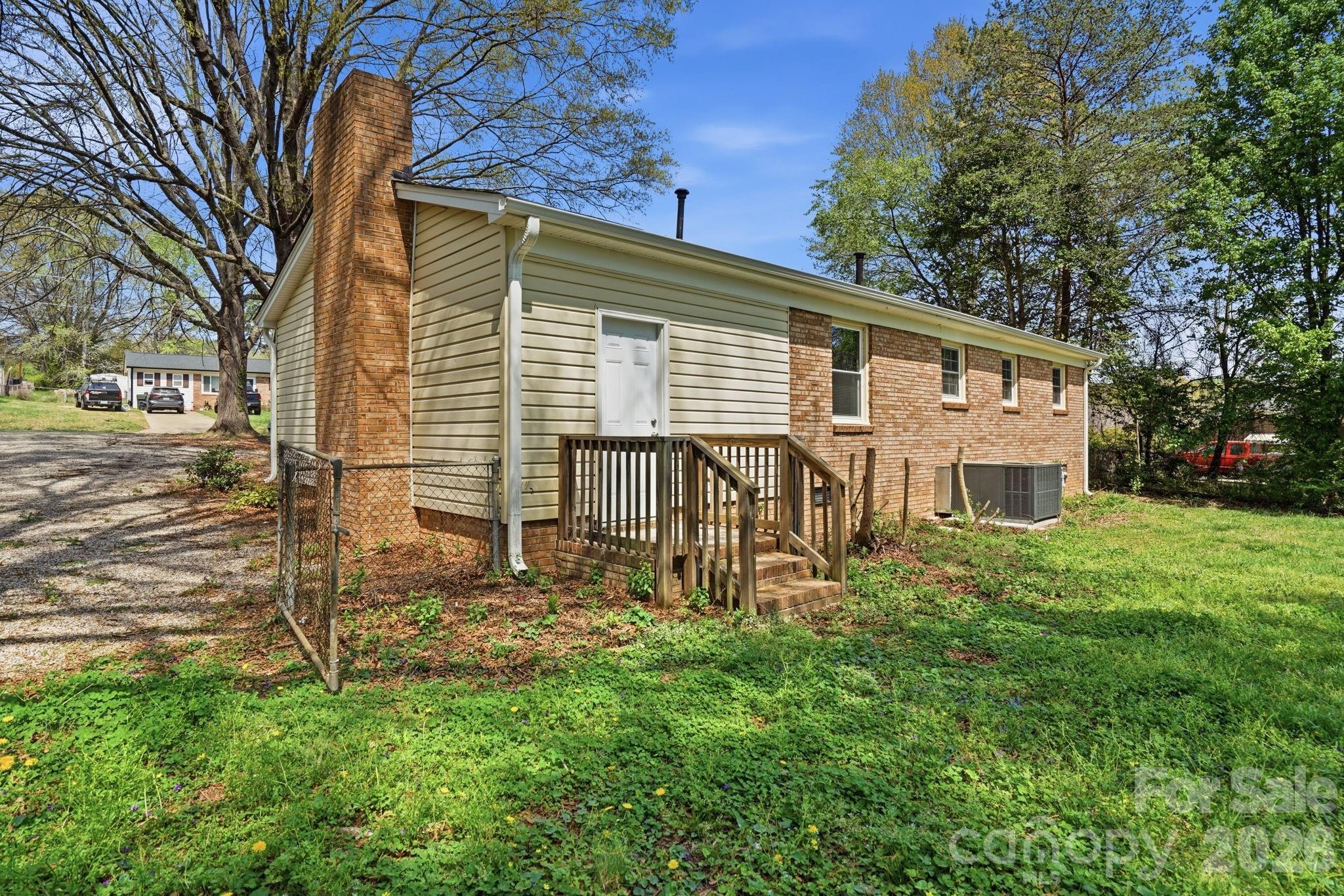 2323 Maplewood Drive — Gastonia