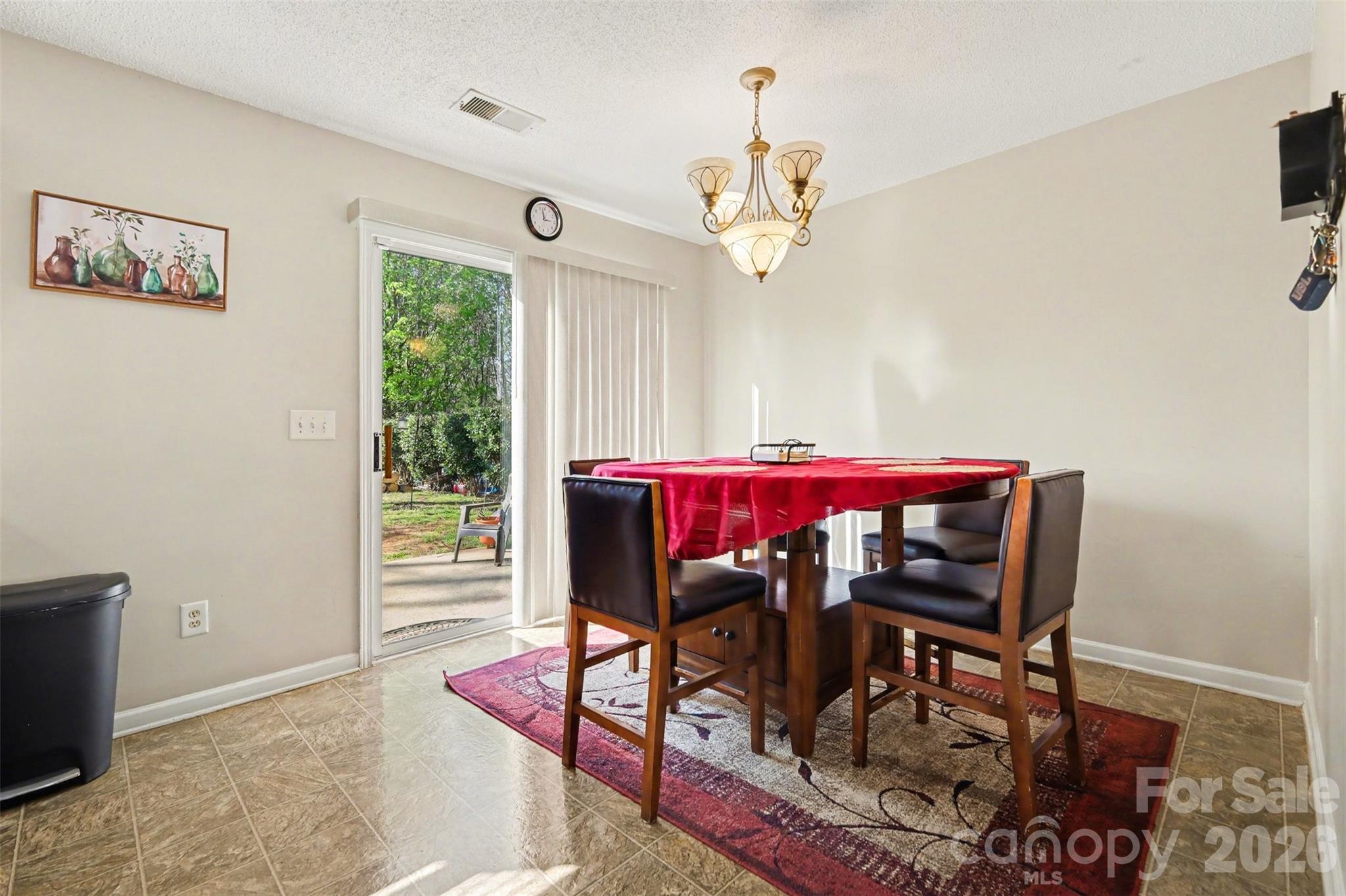 503 River View Drive — Lowell