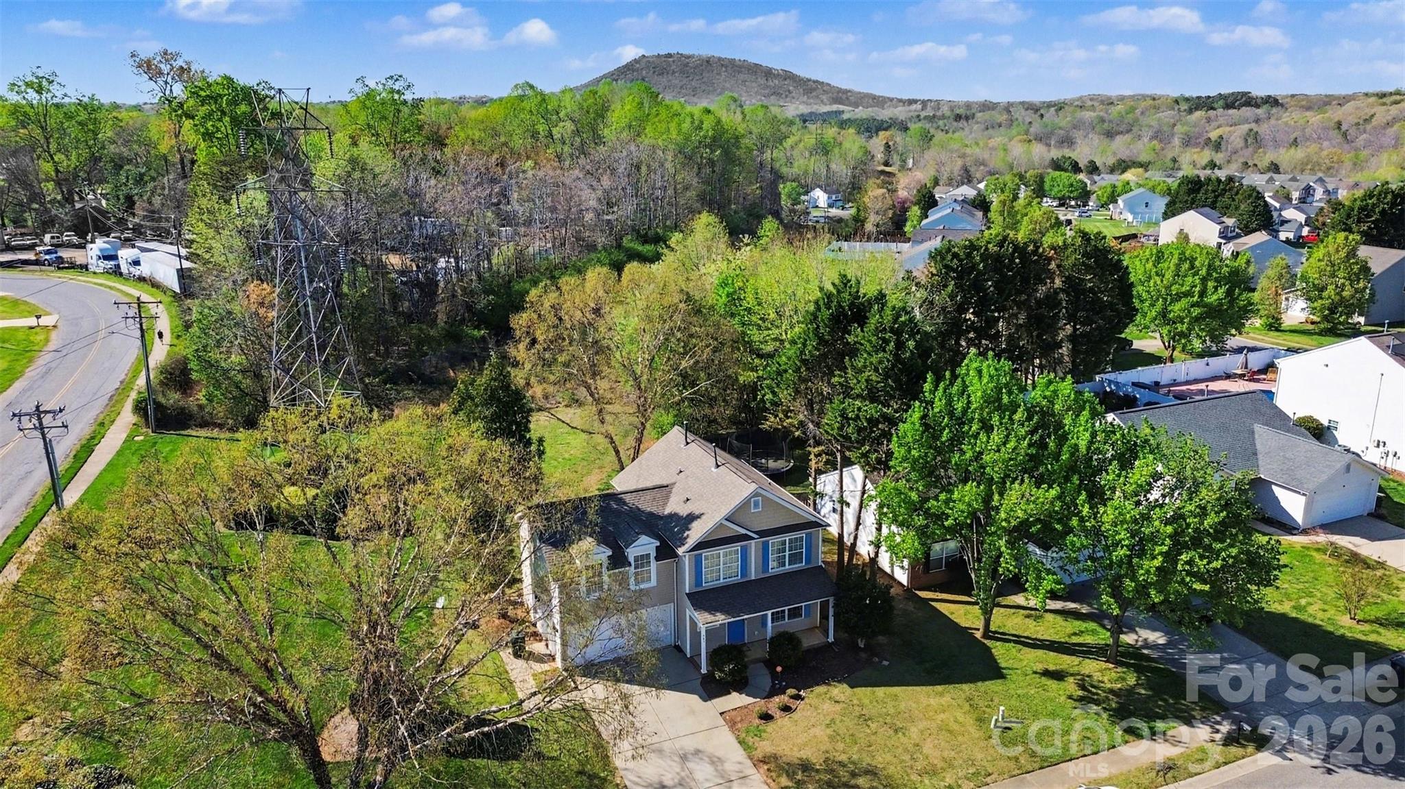 503 River View Drive — Lowell
