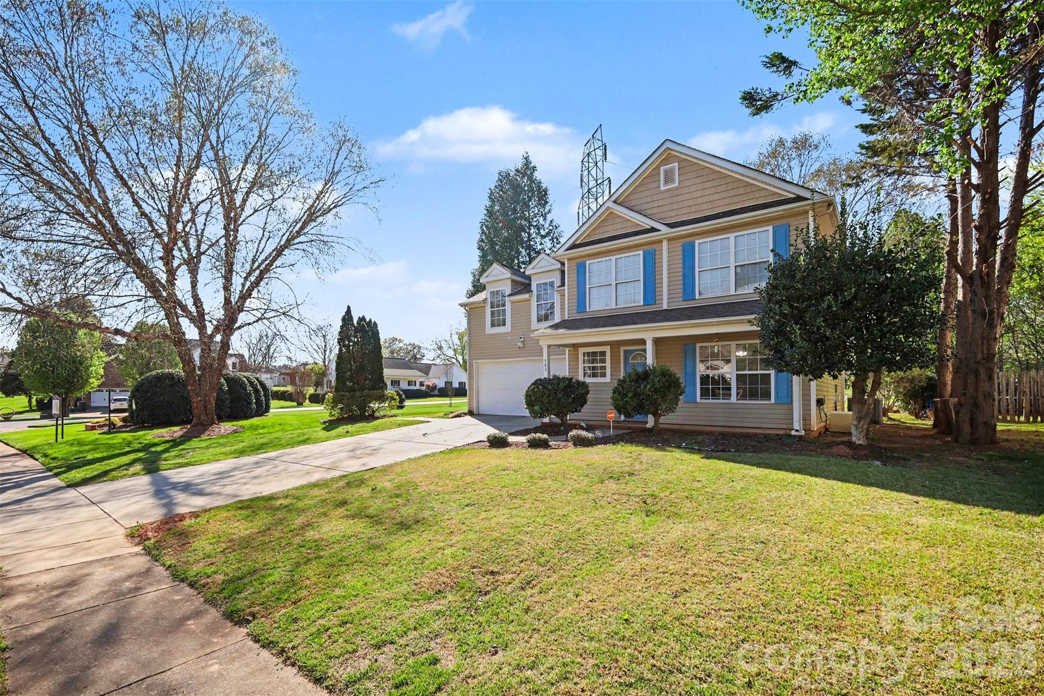 503 River View Drive — Lowell