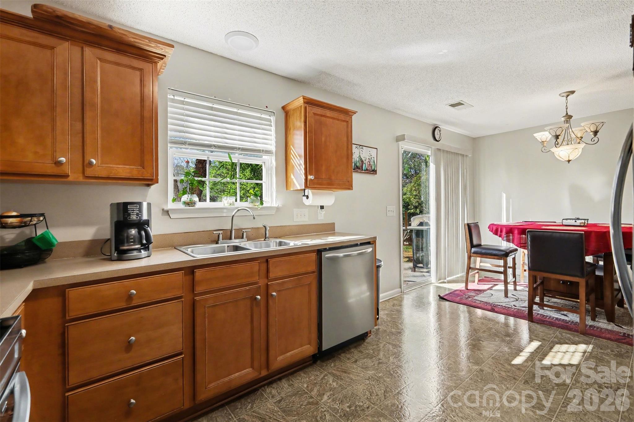 503 River View Drive — Lowell