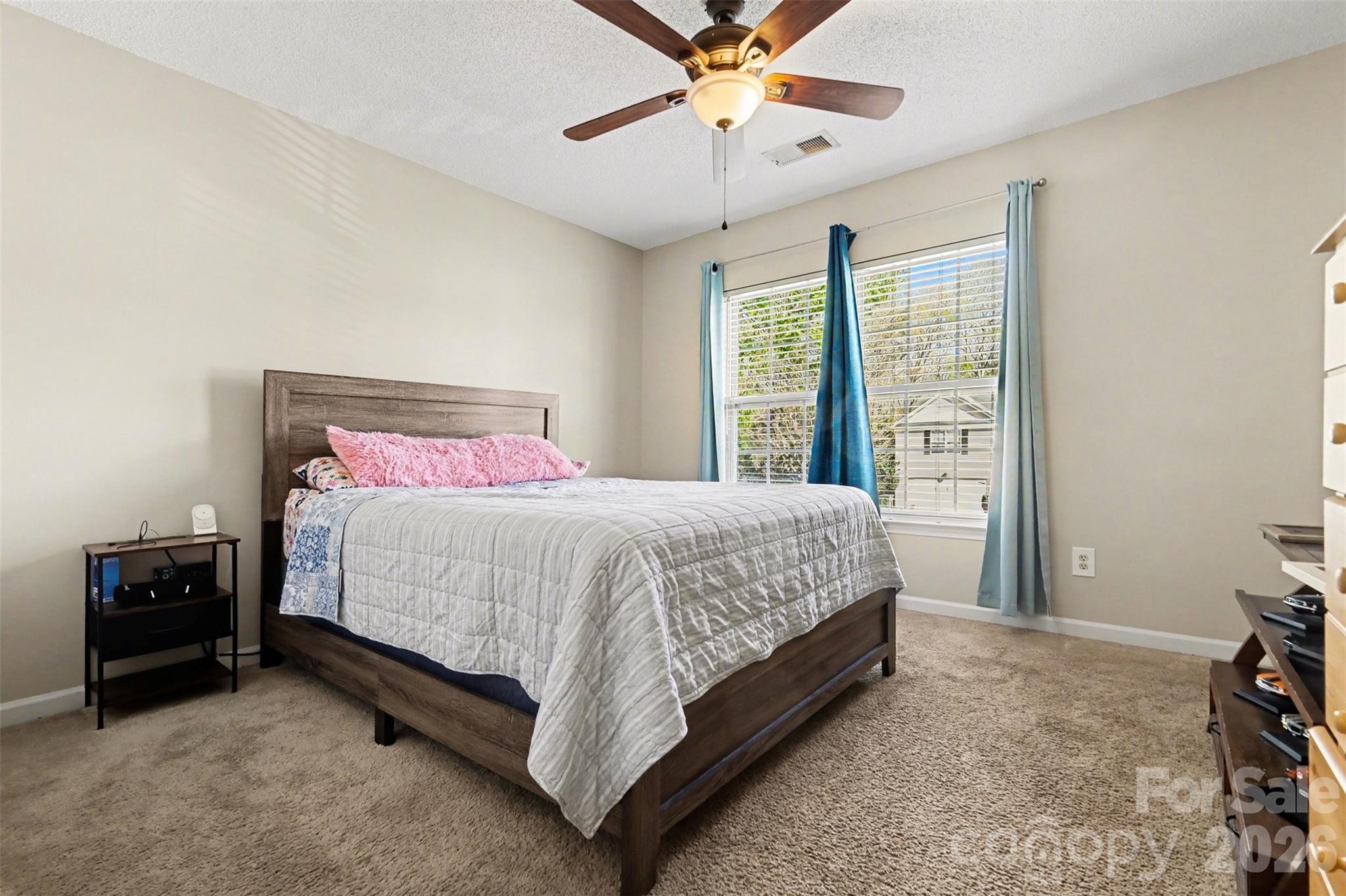 503 River View Drive — Lowell
