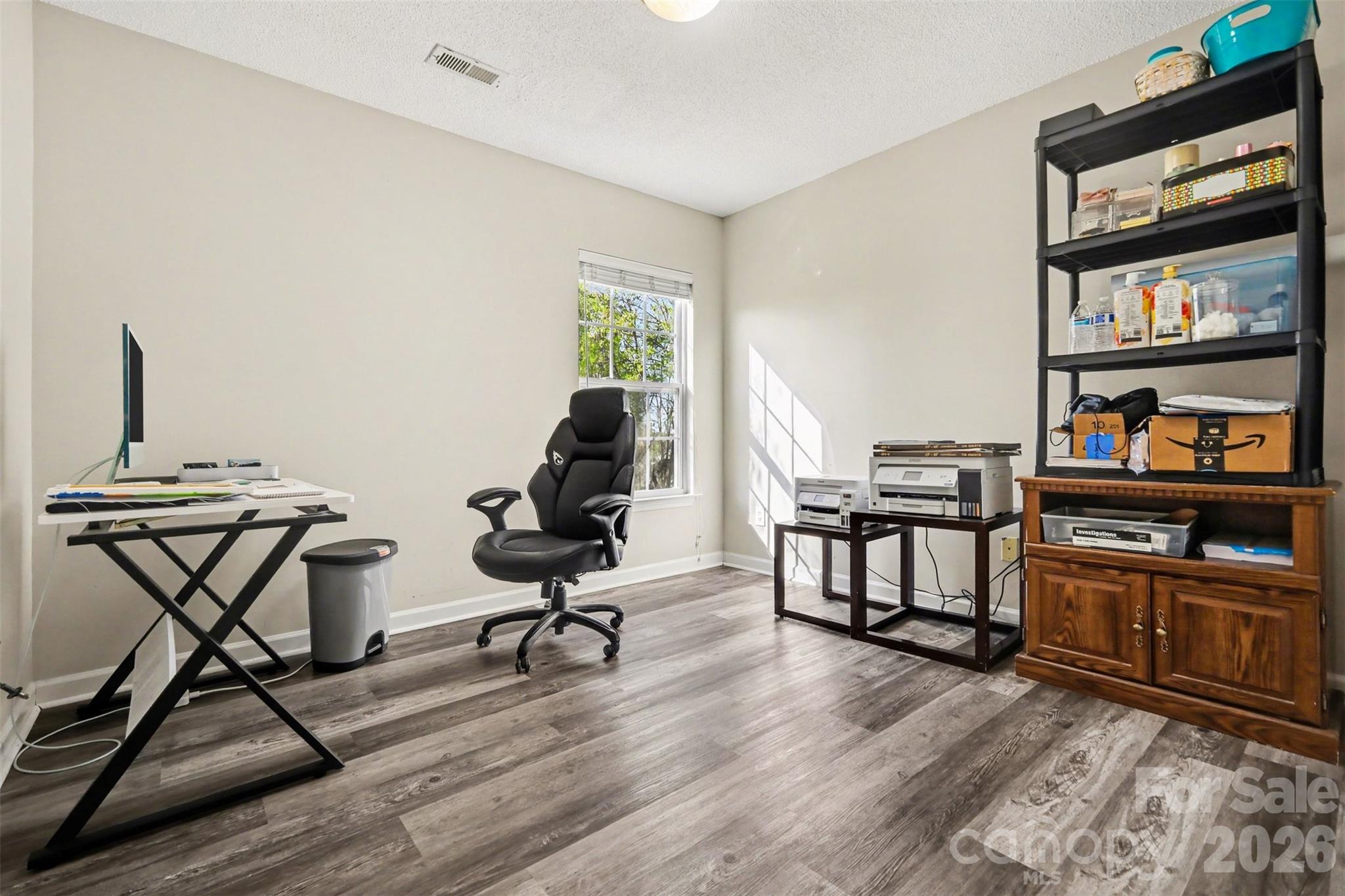 503 River View Drive — Lowell