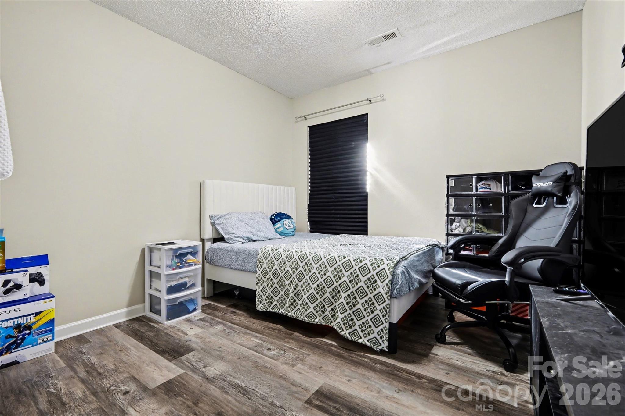 503 River View Drive — Lowell