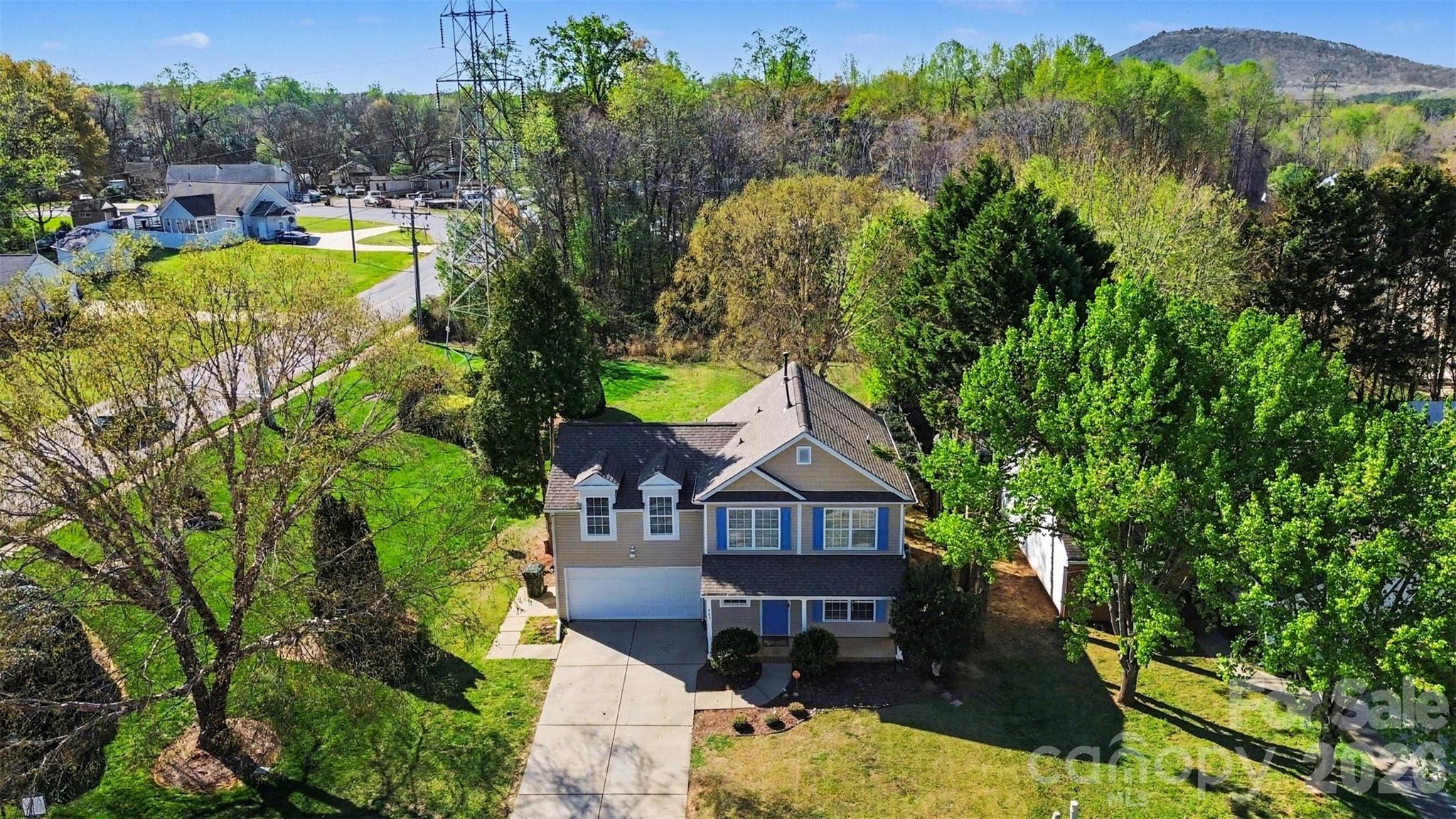 503 River View Drive — Lowell