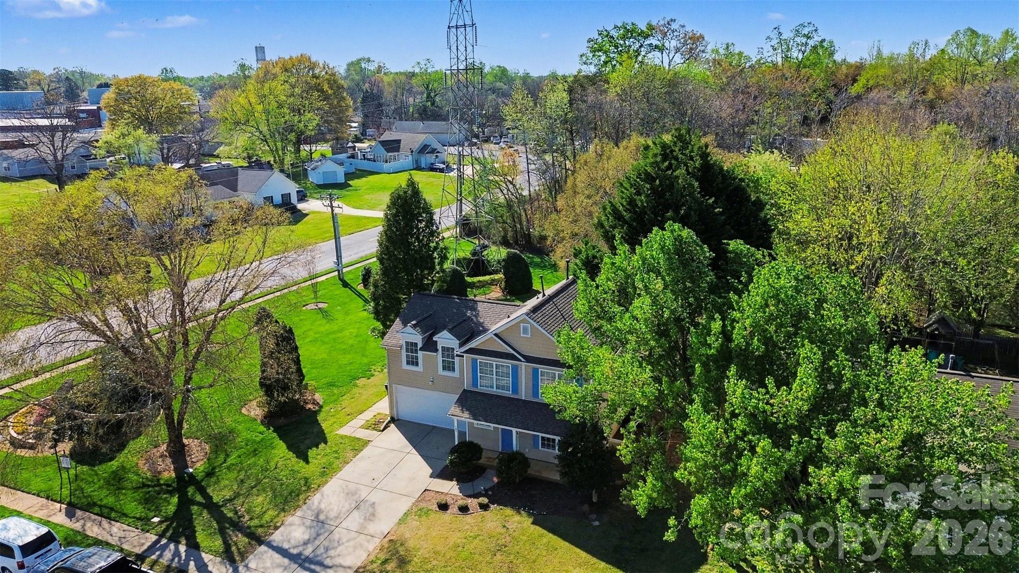 503 River View Drive — Lowell