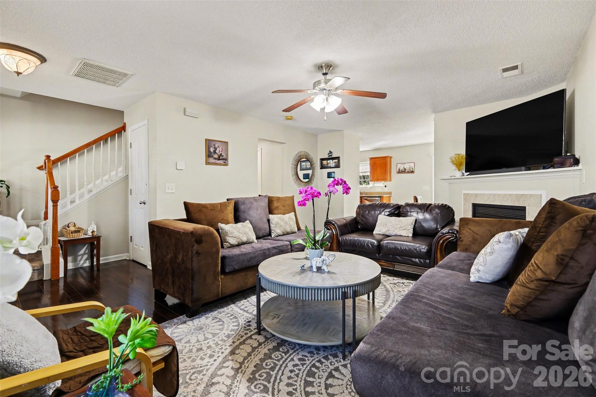 503 River View Drive — Lowell