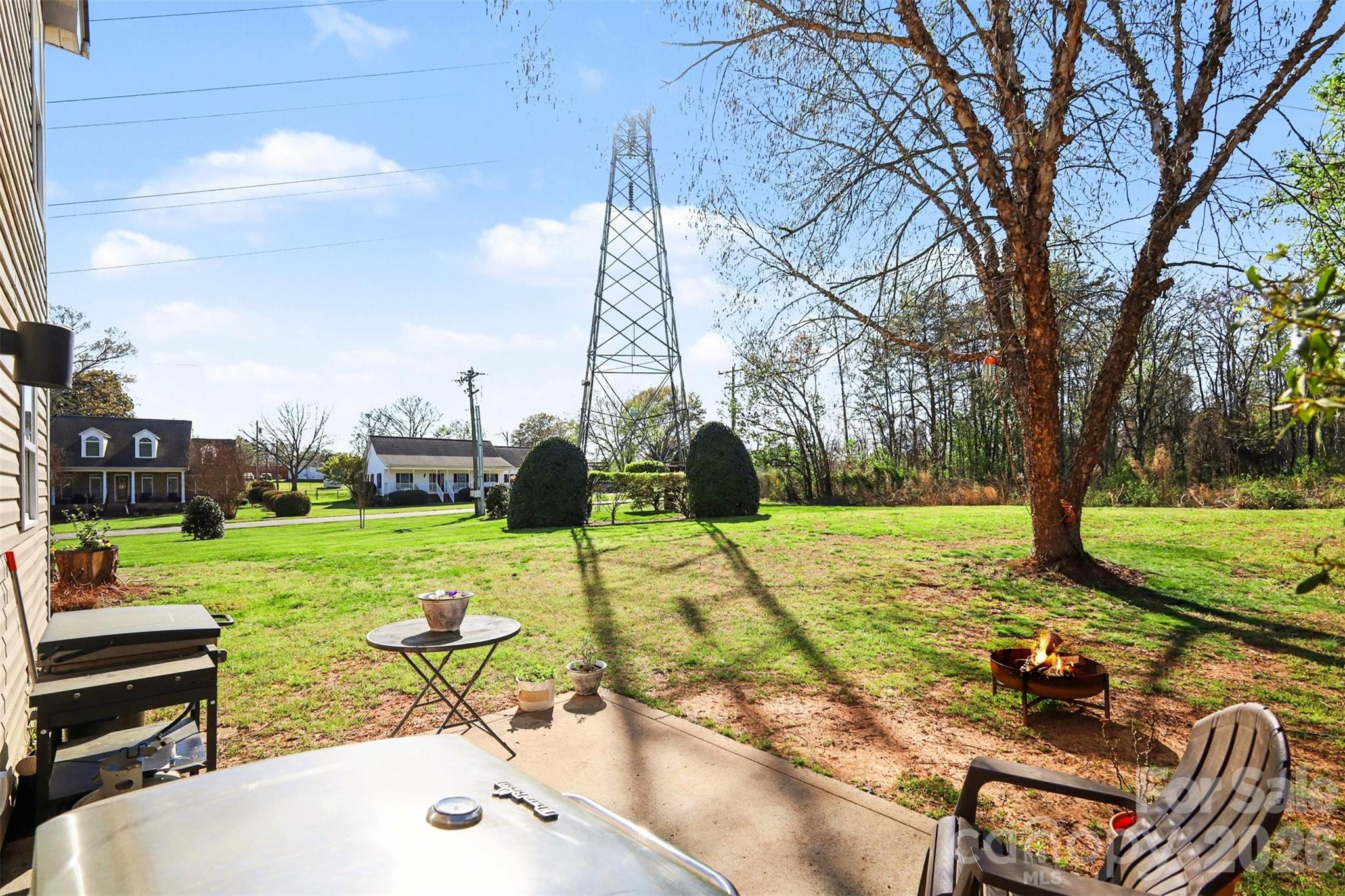 503 River View Drive — Lowell
