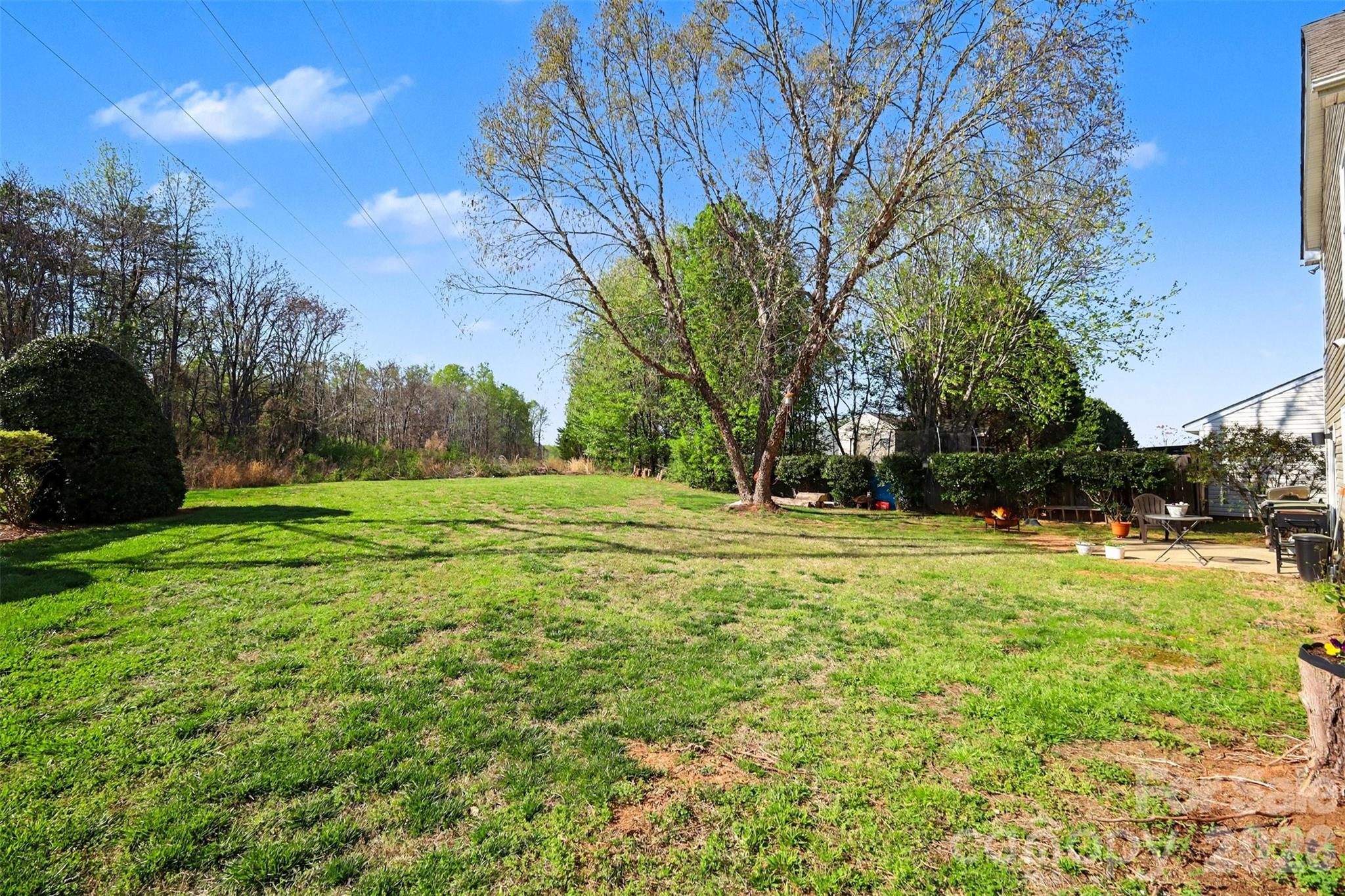 503 River View Drive — Lowell