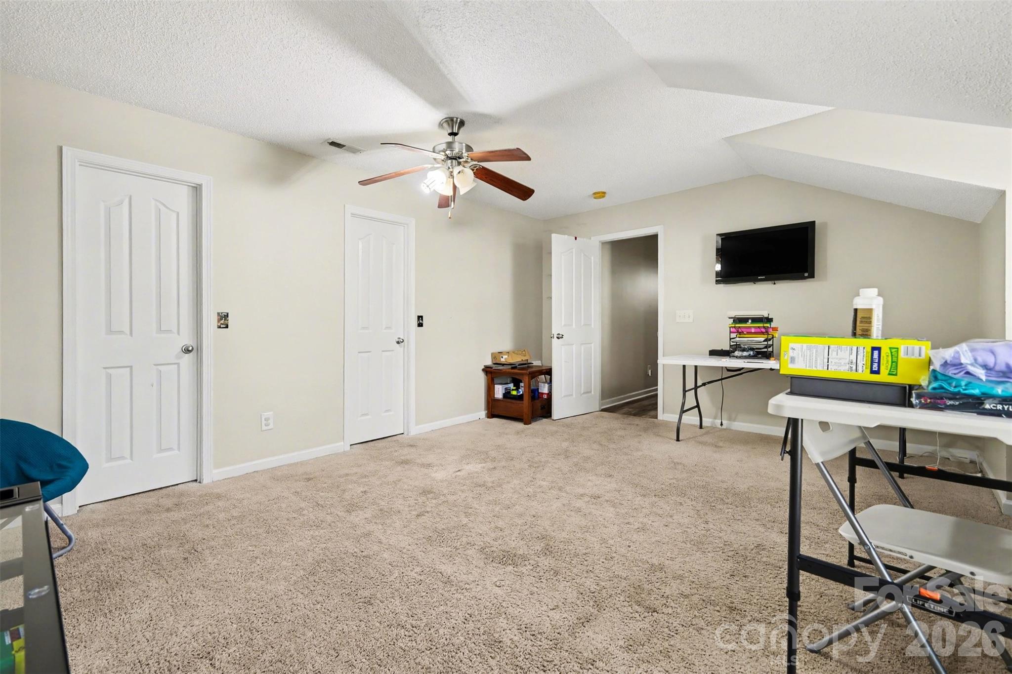 503 River View Drive — Lowell