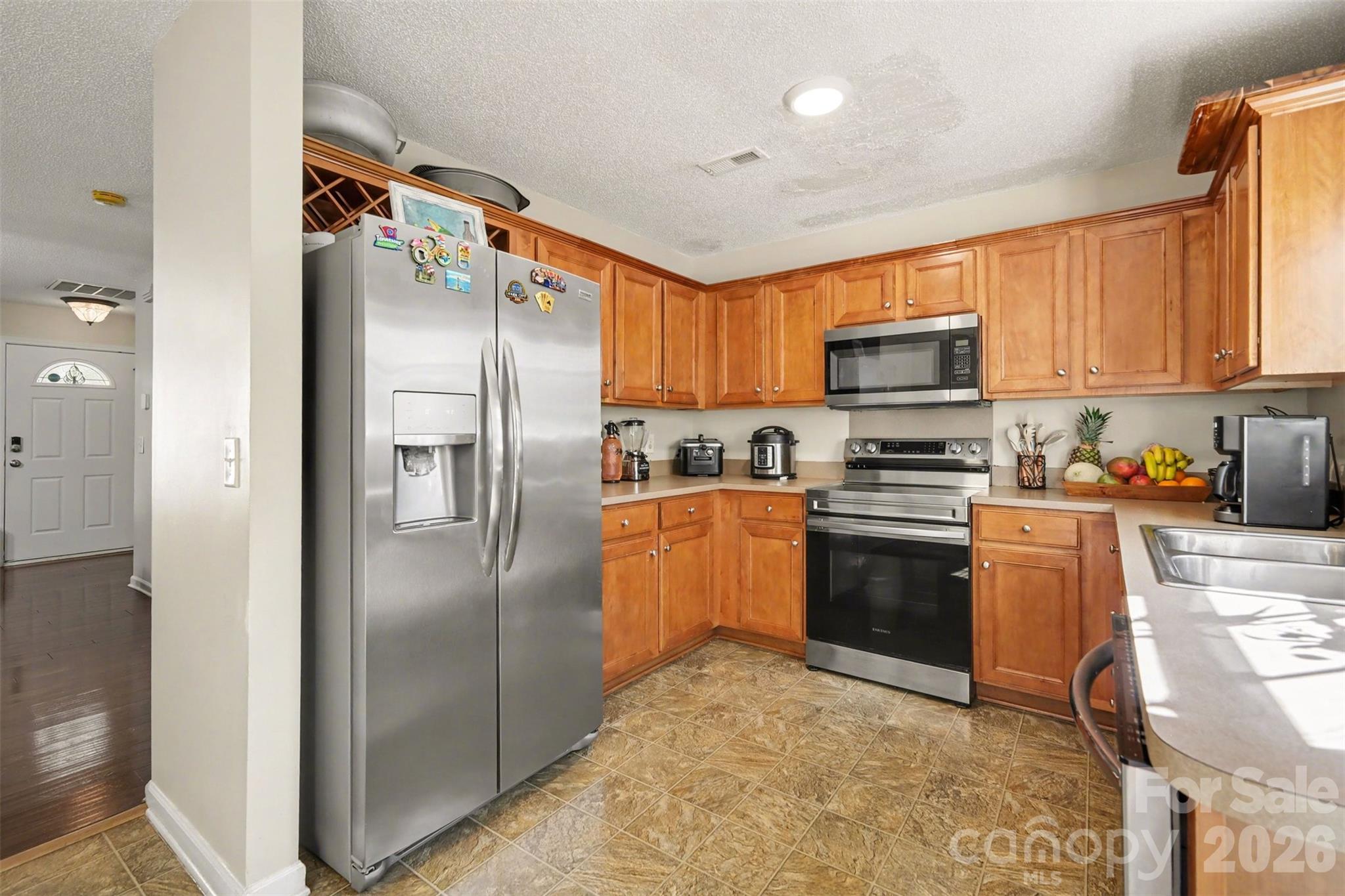 503 River View Drive — Lowell