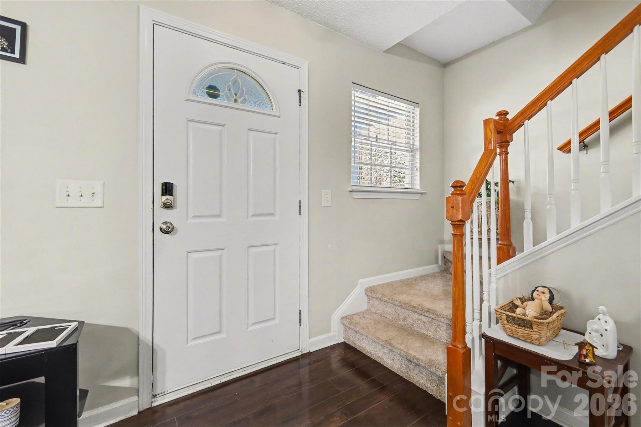 503 River View Drive — Lowell
