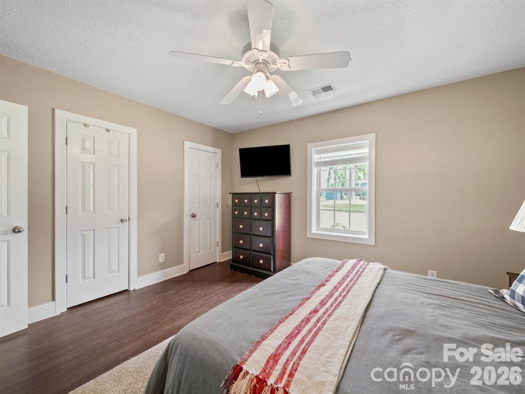 275 S Waters Edge Drive — Winnsboro