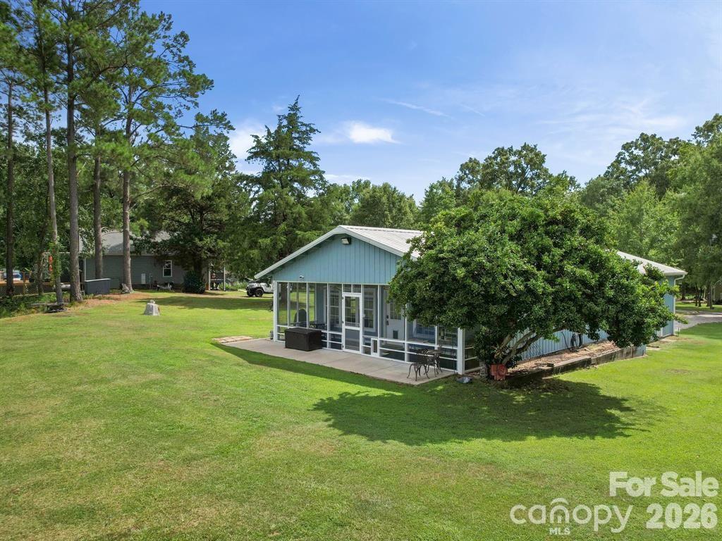 275 S Waters Edge Drive — Winnsboro