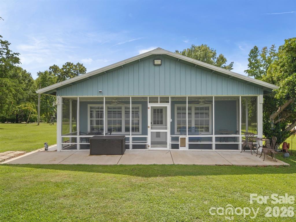 275 S Waters Edge Drive — Winnsboro