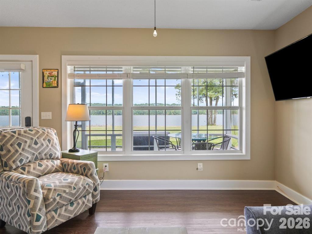 275 S Waters Edge Drive — Winnsboro