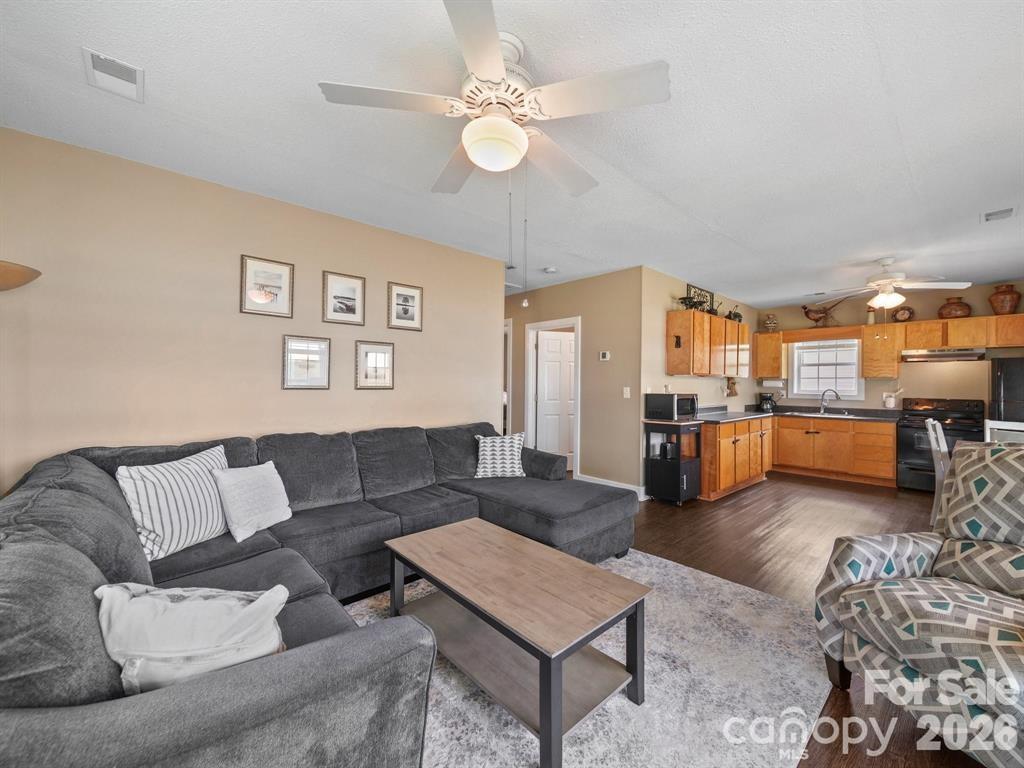 275 S Waters Edge Drive — Winnsboro