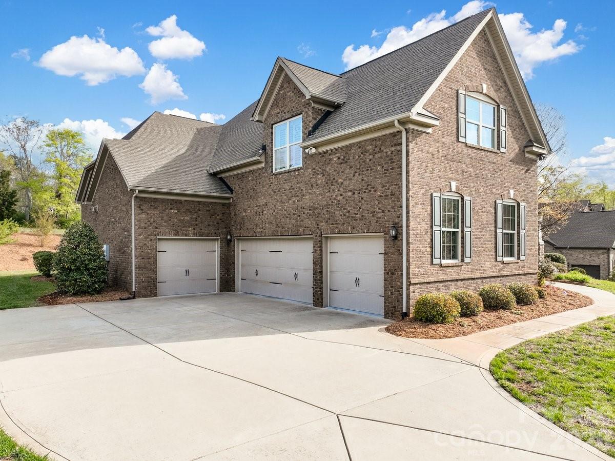 1015 Golden Bell Drive — Waxhaw