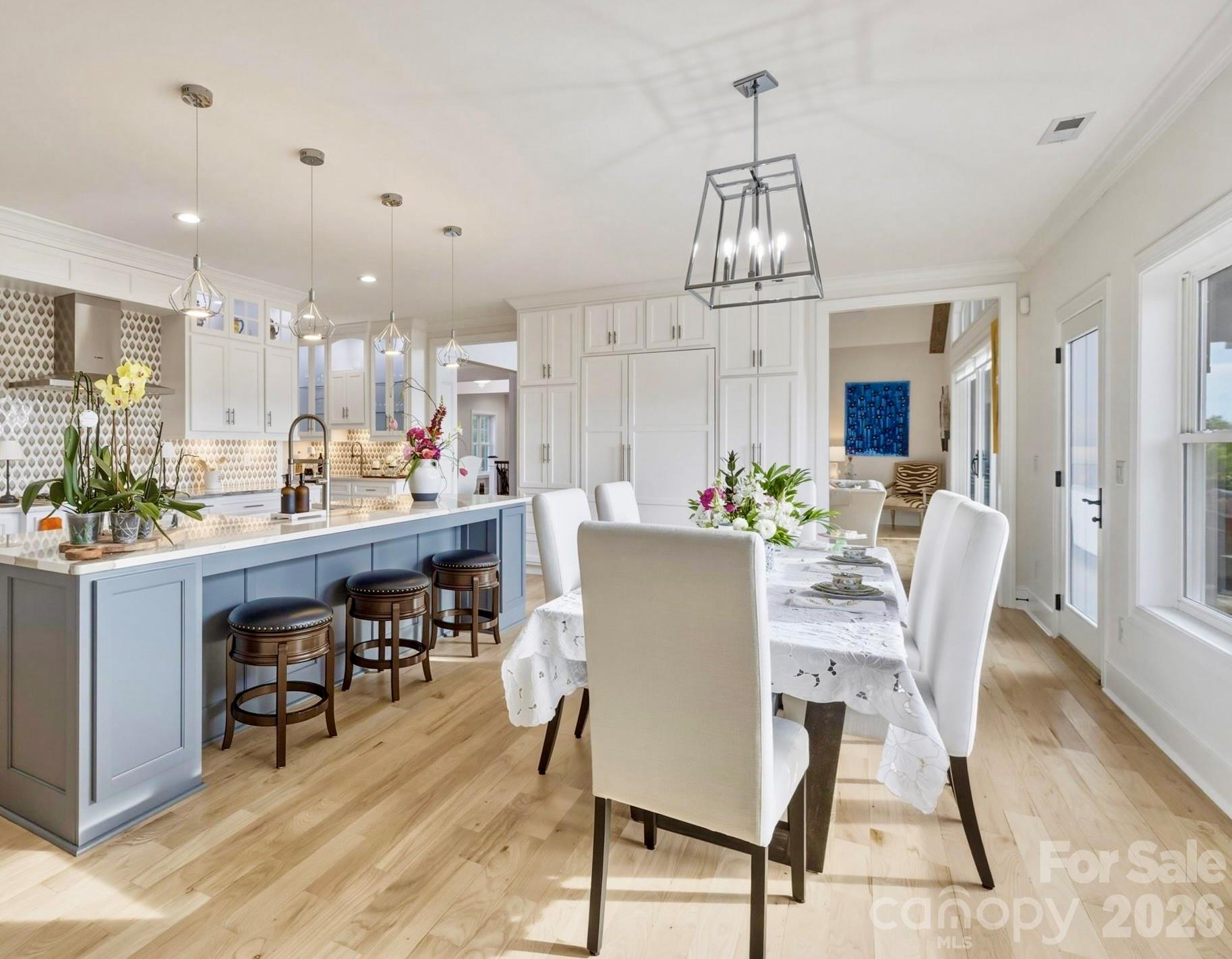 1506 High Valley Way — Lenoir