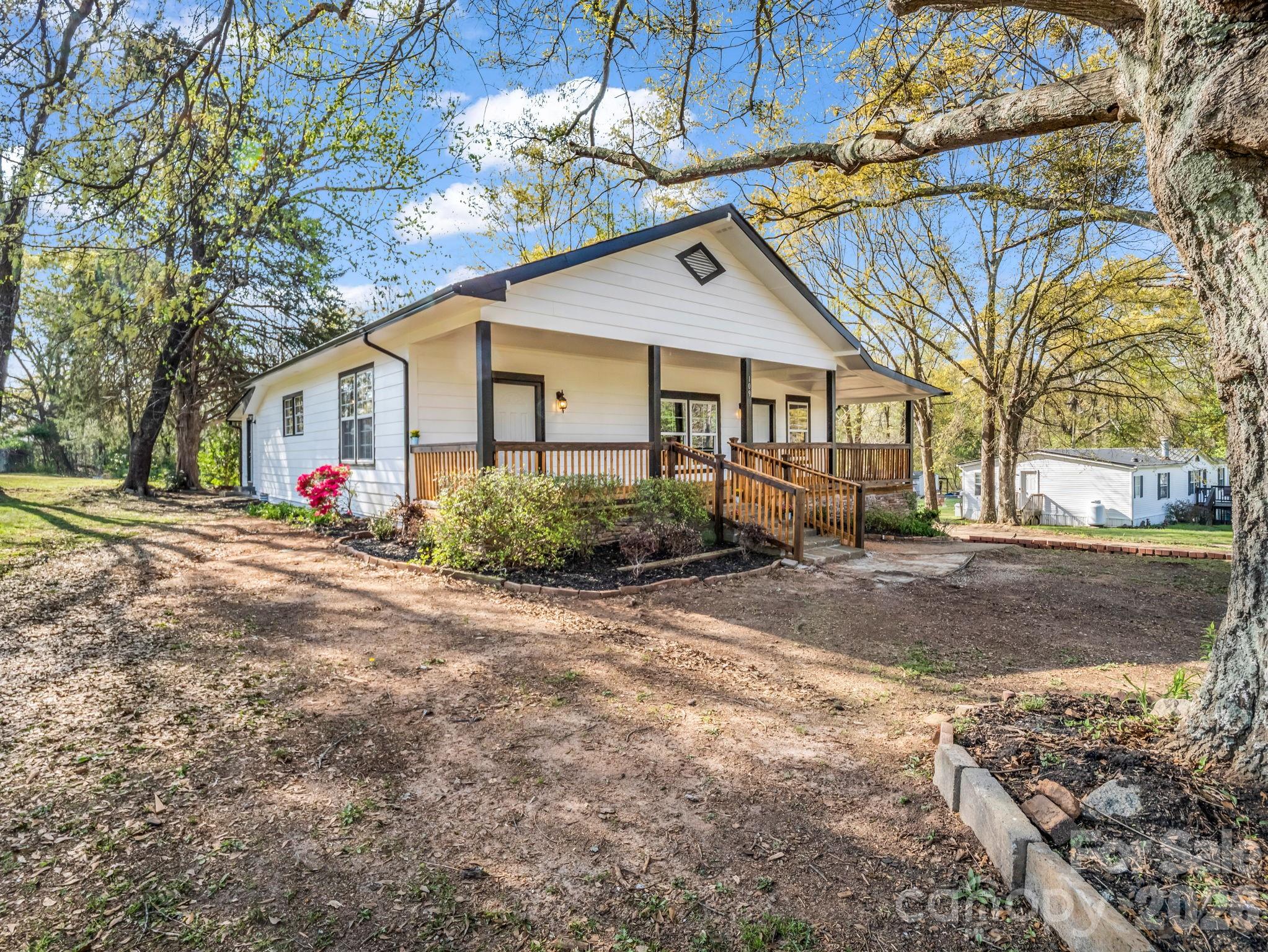 109 NC 120 Highway — Mooresboro