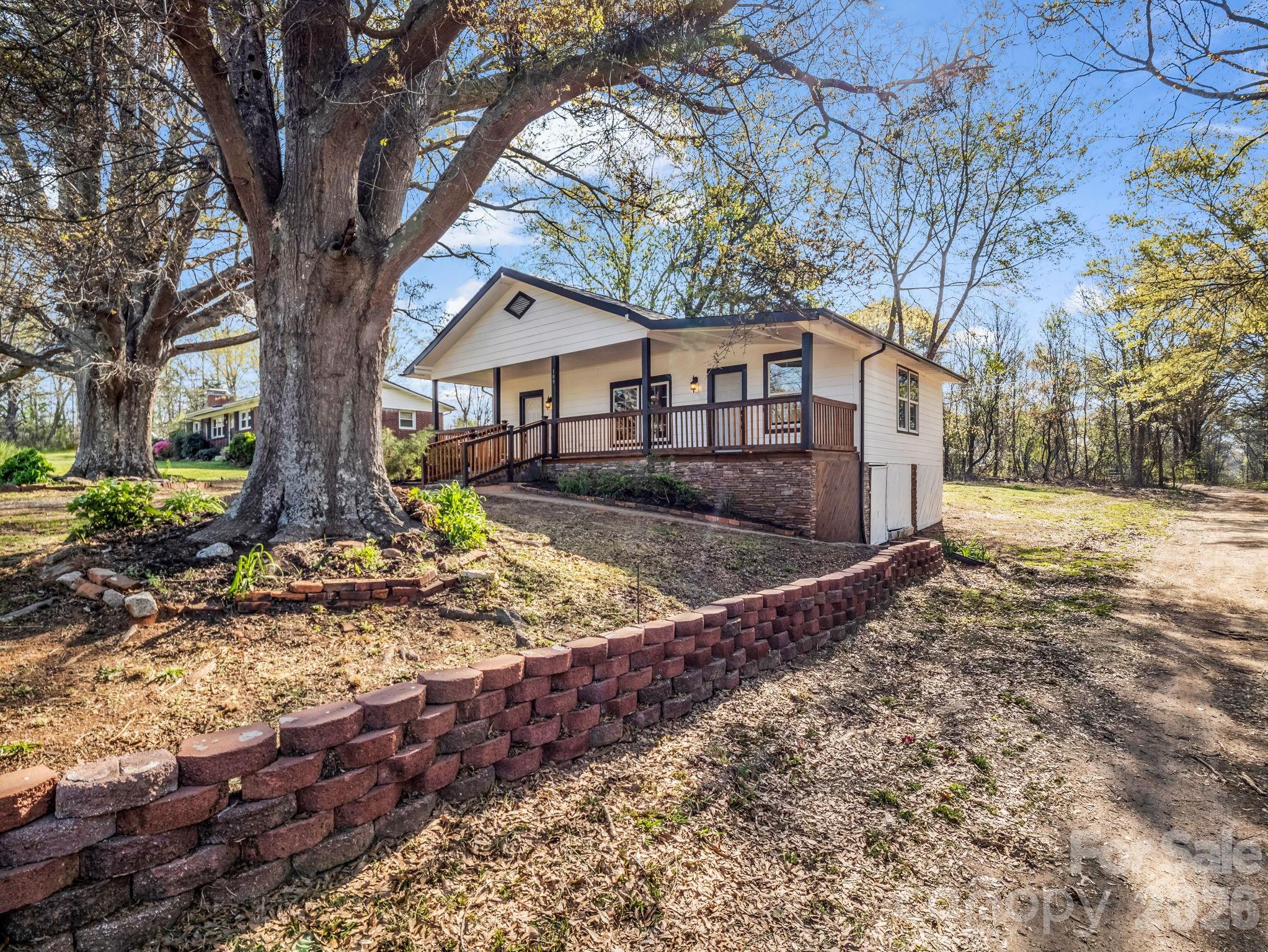 109 NC 120 Highway — Mooresboro