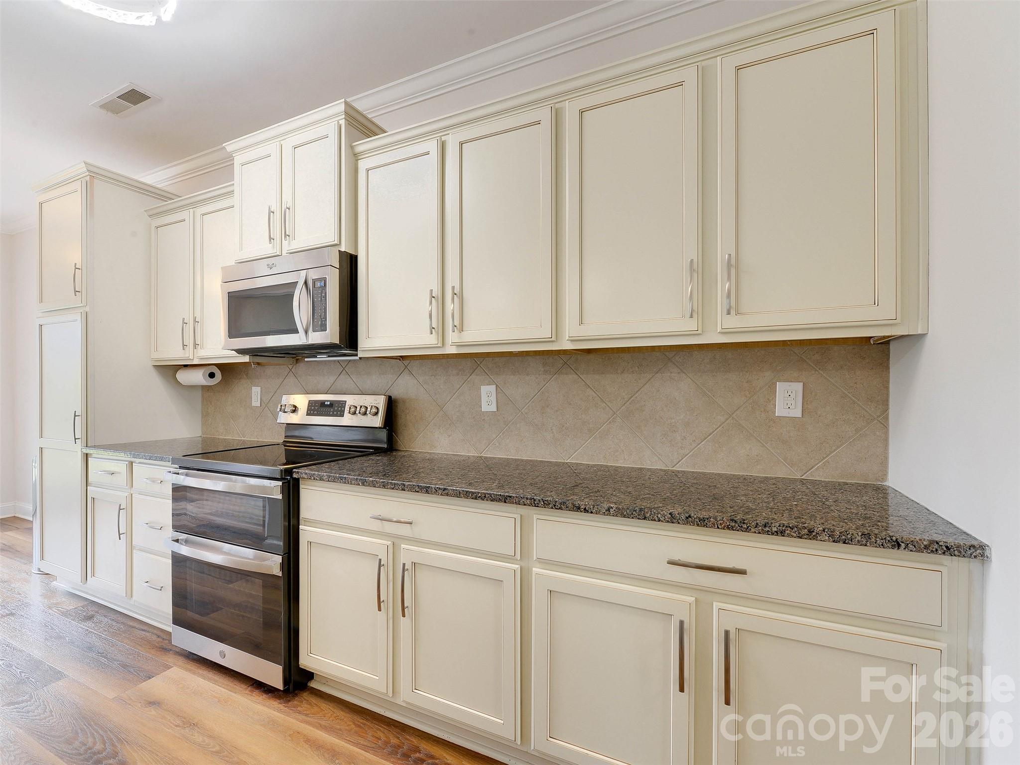 15229 Windward Lane — Lancaster