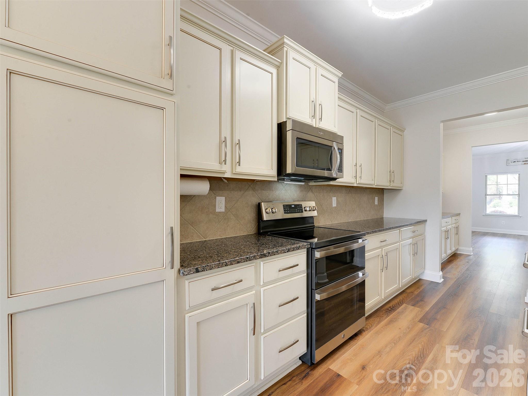 15229 Windward Lane — Lancaster