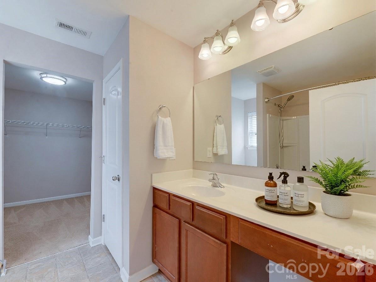 15229 Windward Lane — Lancaster