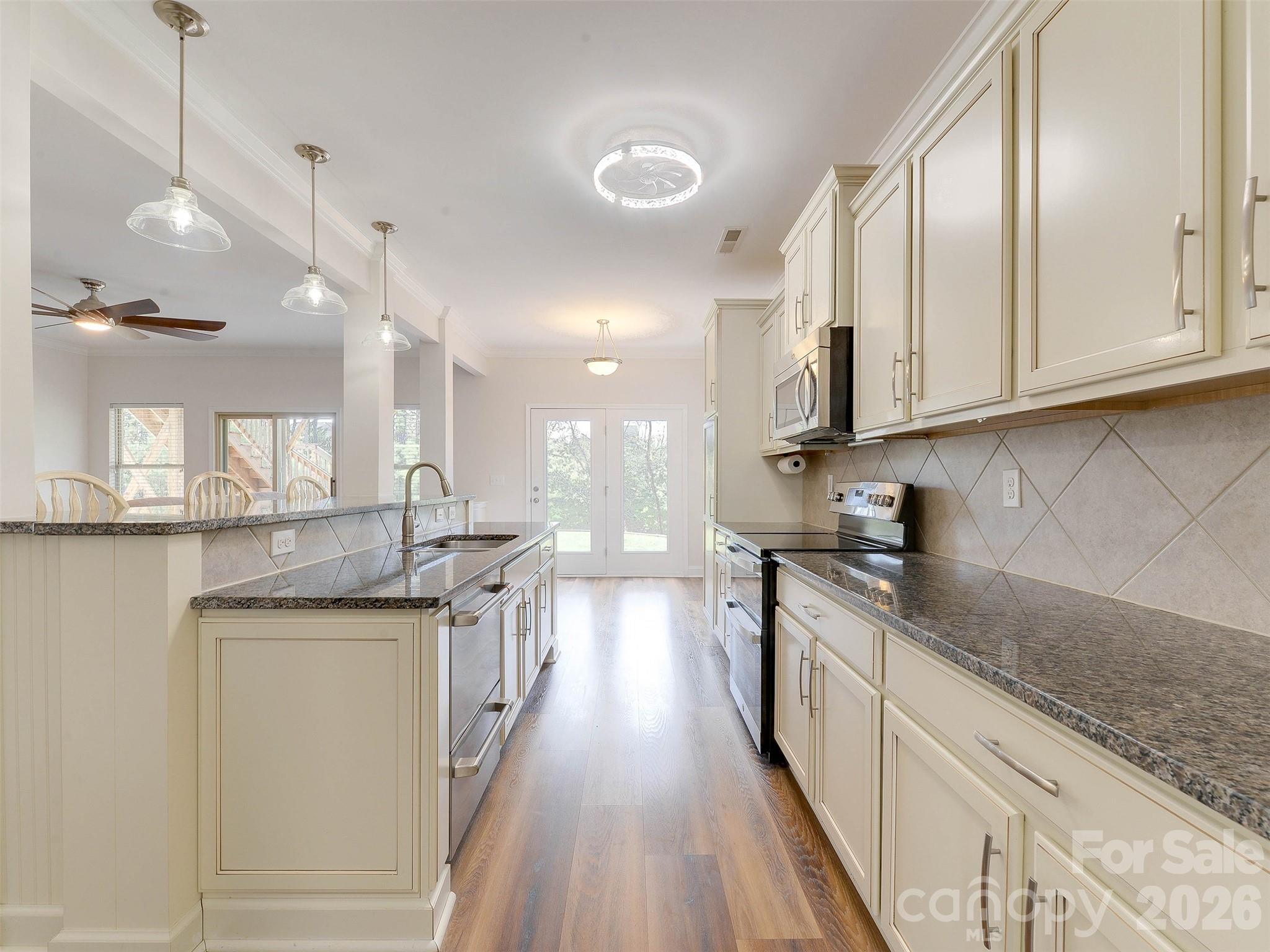 15229 Windward Lane — Lancaster