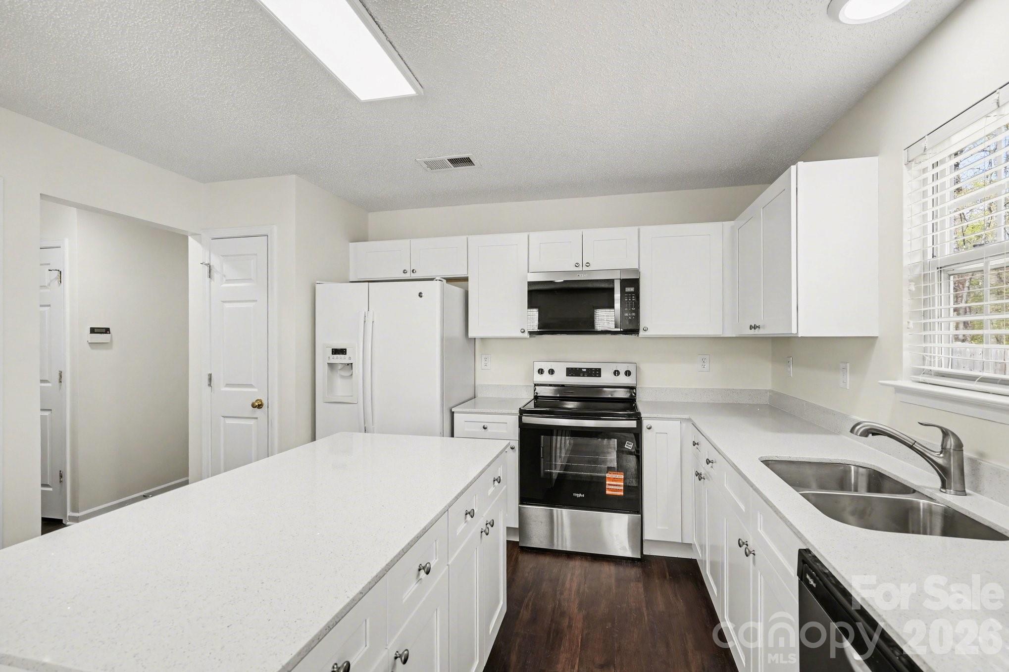 6308 Dumont Lane — Charlotte