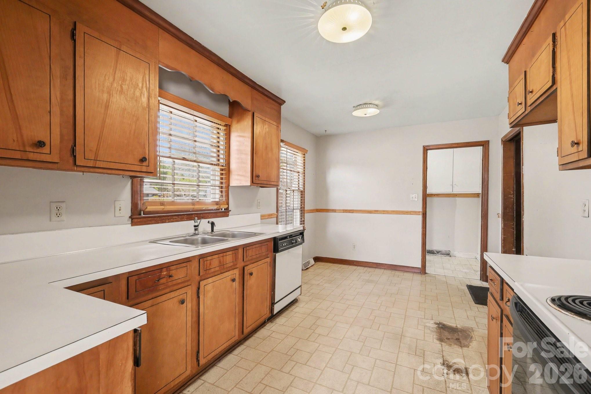 2627 Scarlet Circle — Charlotte