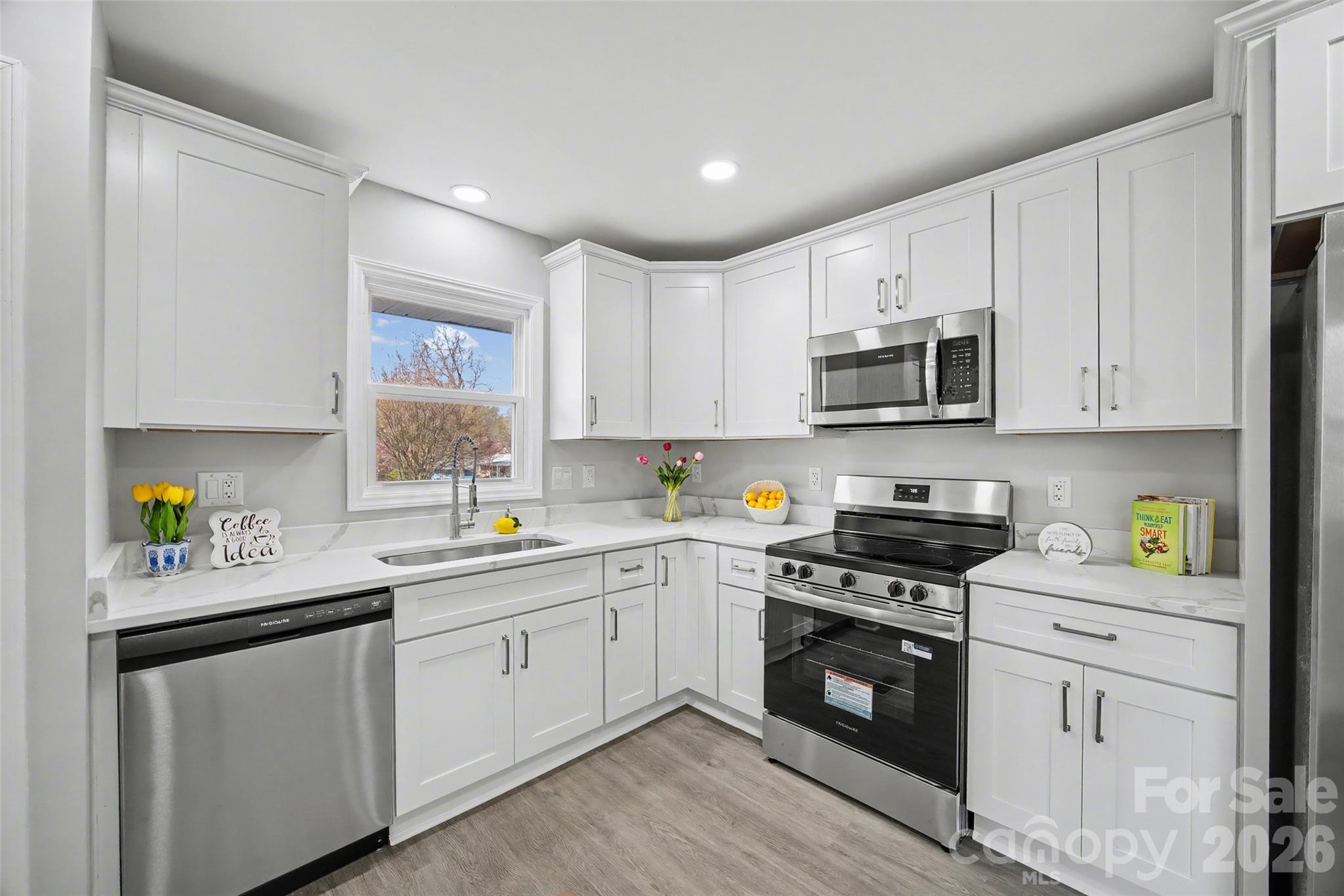 553 Derrydowne Drive — Charlotte