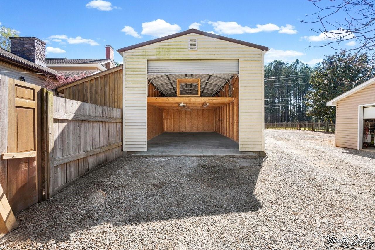 1307 Oakridge Farm Highway — Mooresville