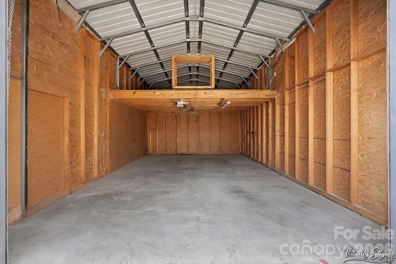 1307 Oakridge Farm Highway — Mooresville