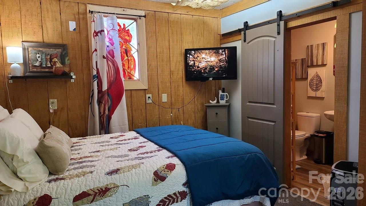 1307 Oakridge Farm Highway — Mooresville