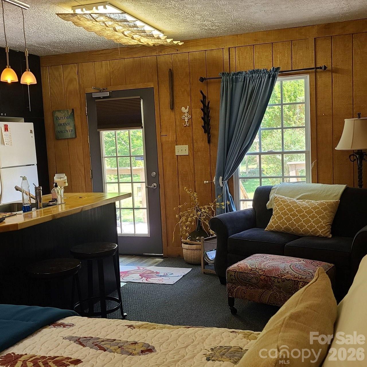 1307 Oakridge Farm Highway — Mooresville