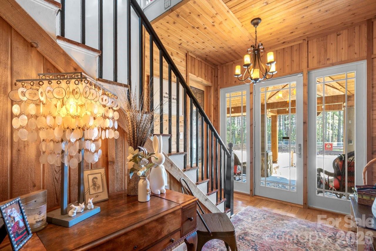 1307 Oakridge Farm Highway — Mooresville