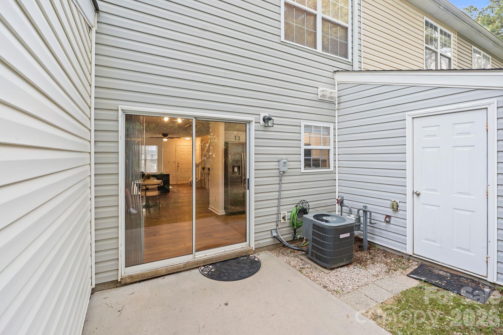 12318 Hennigan Place Lane — Charlotte
