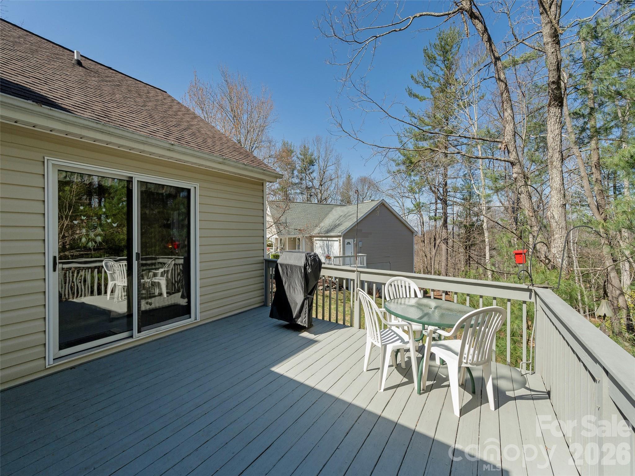 206 Black Oak Lane — Hendersonville