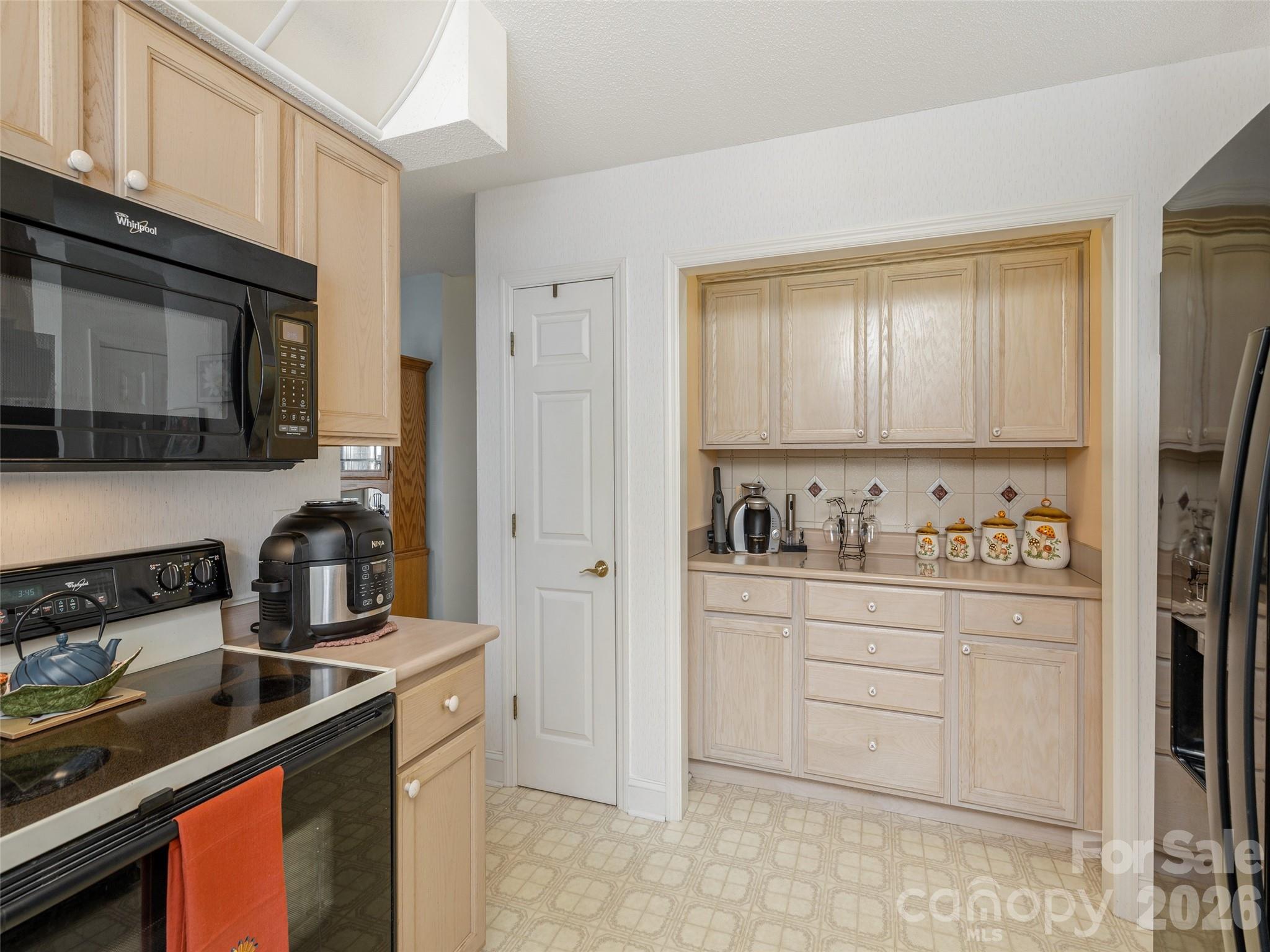 206 Black Oak Lane — Hendersonville