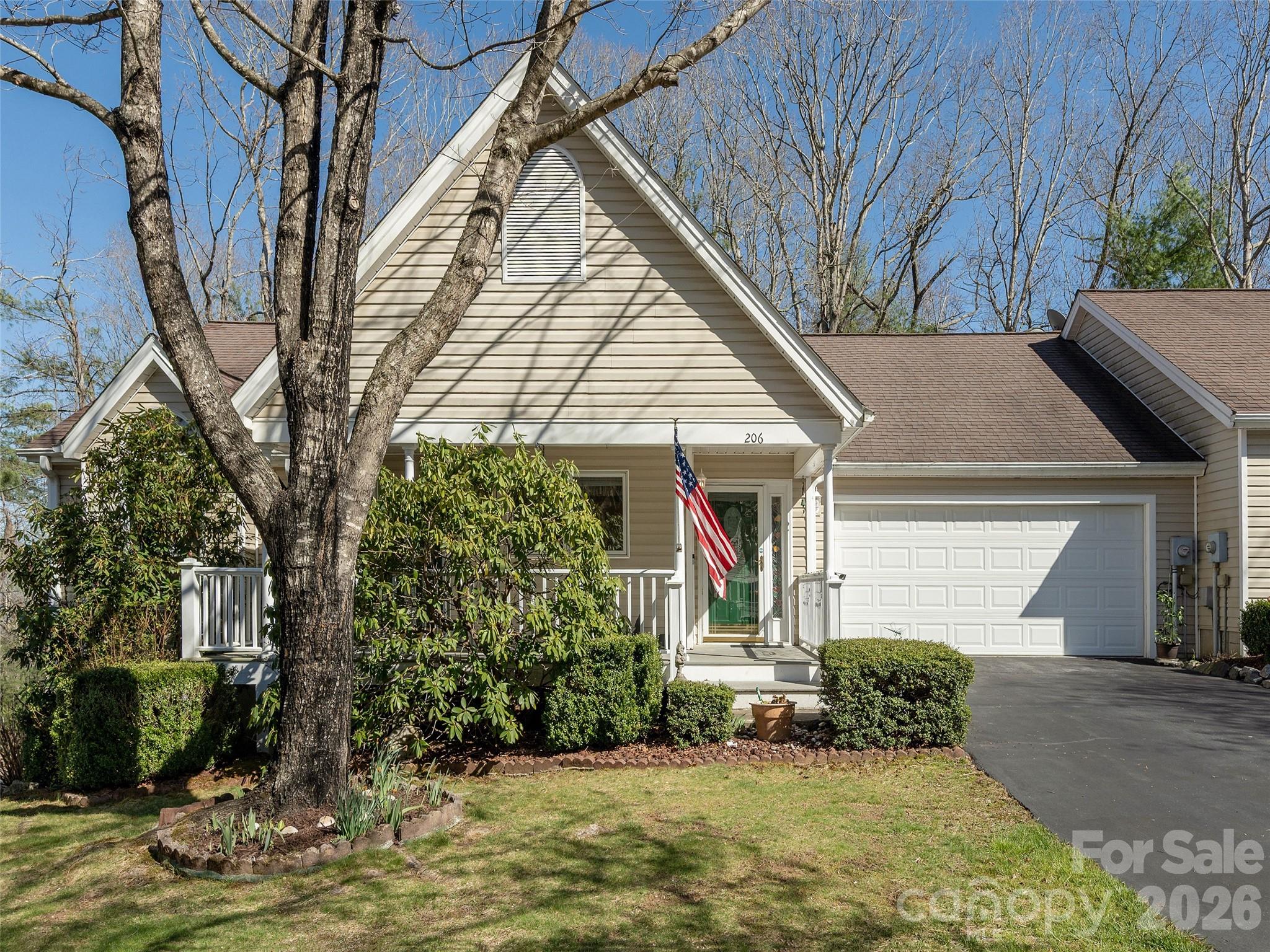 206 Black Oak Lane — Hendersonville