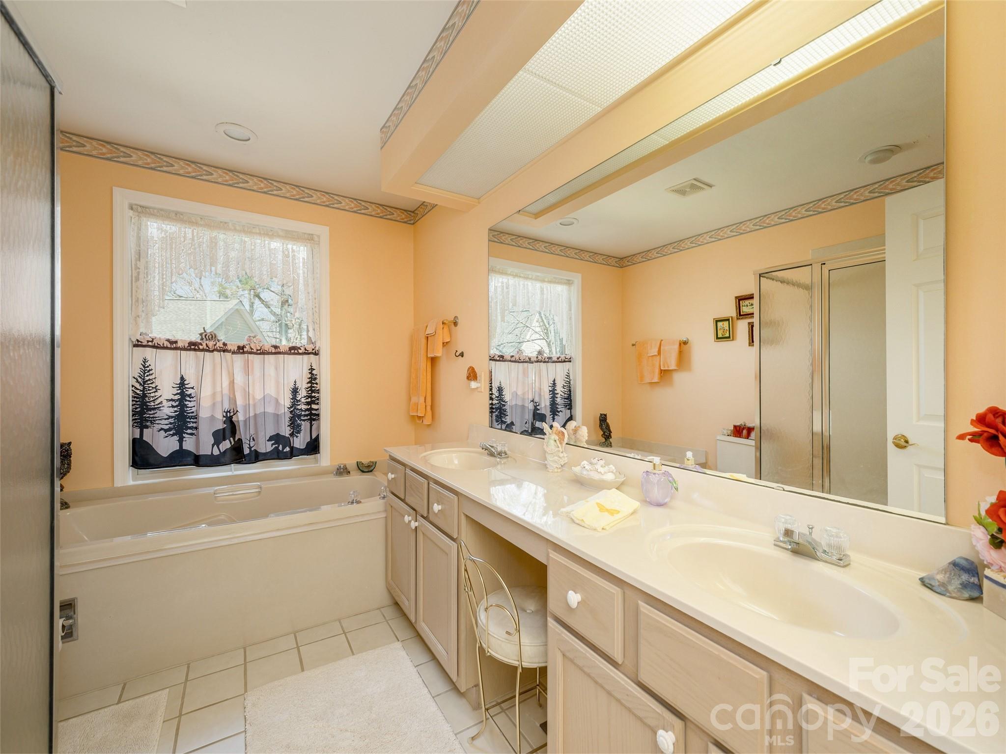 206 Black Oak Lane — Hendersonville