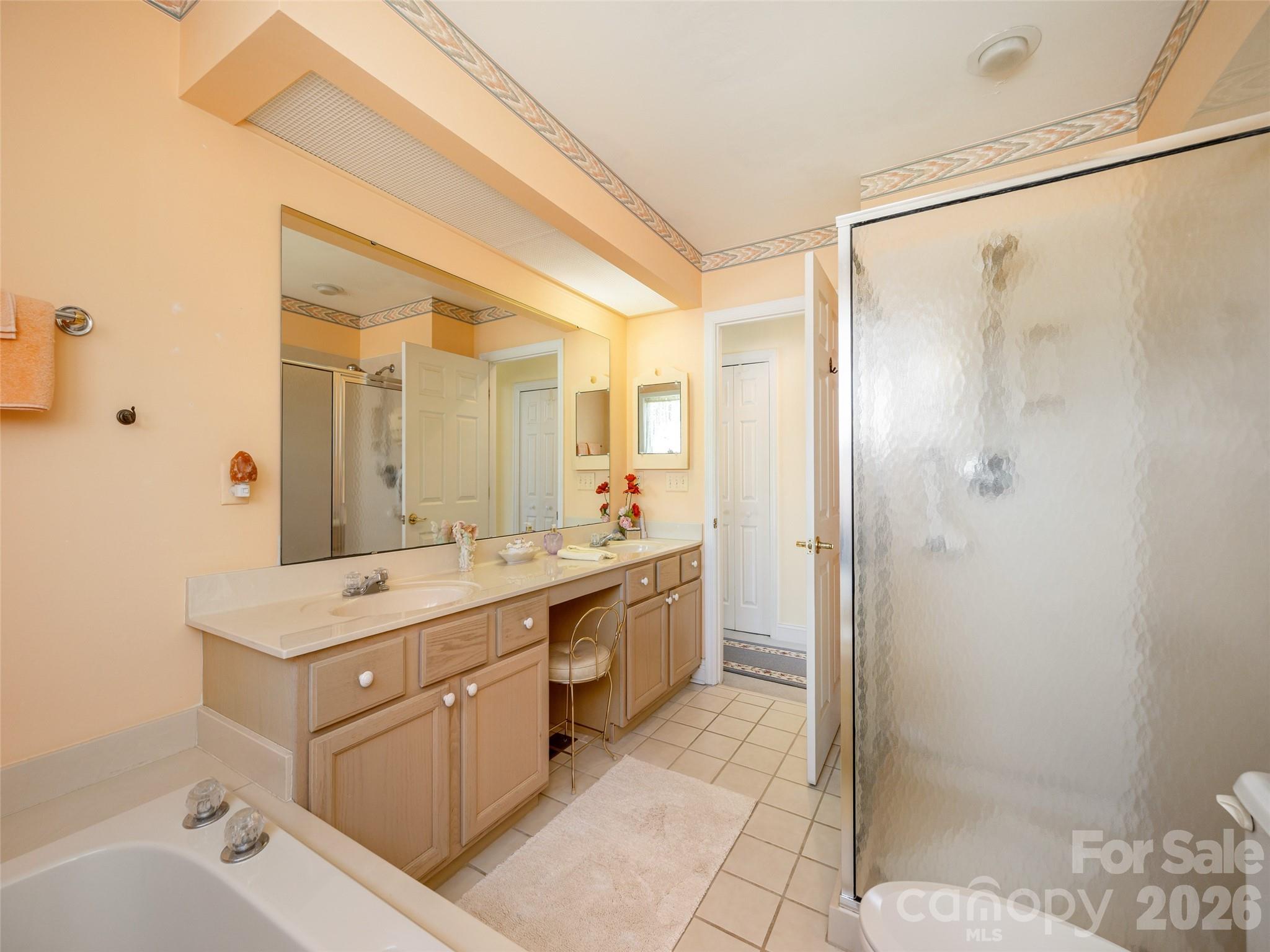 206 Black Oak Lane — Hendersonville