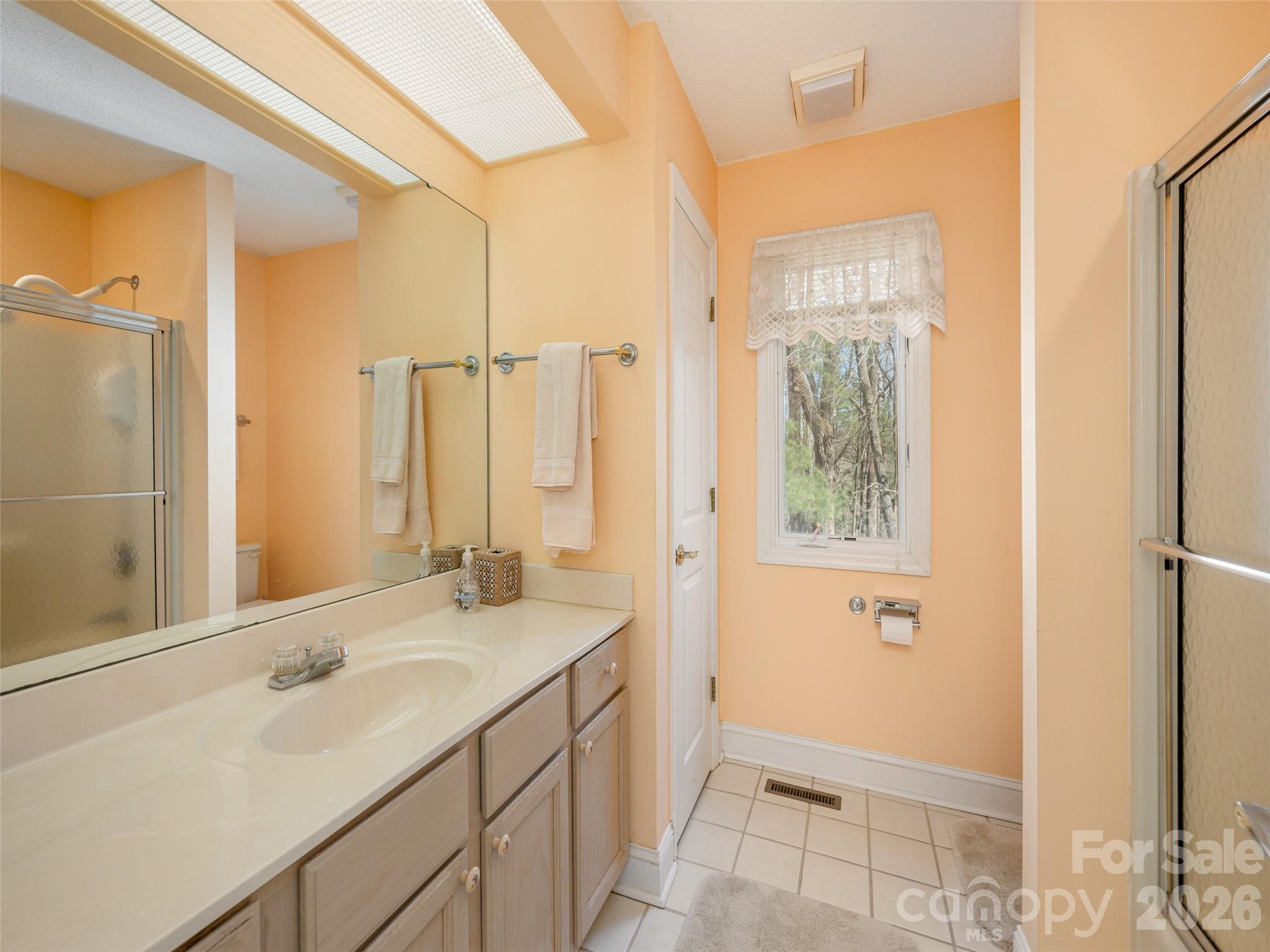 206 Black Oak Lane — Hendersonville