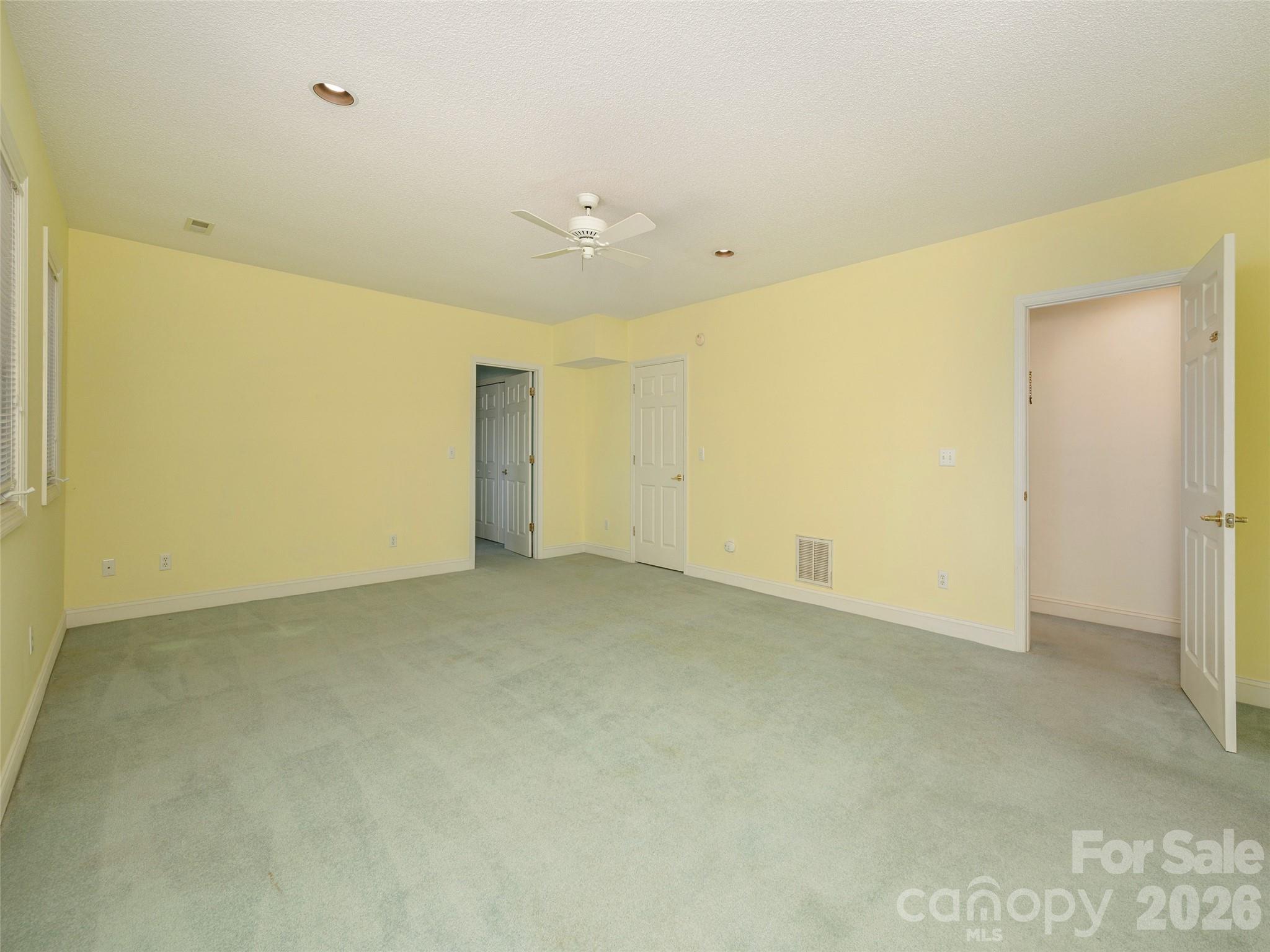 206 Black Oak Lane — Hendersonville