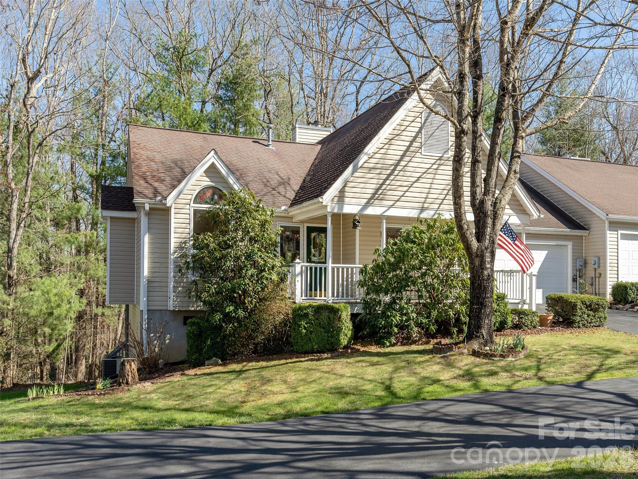 206 Black Oak Lane — Hendersonville
