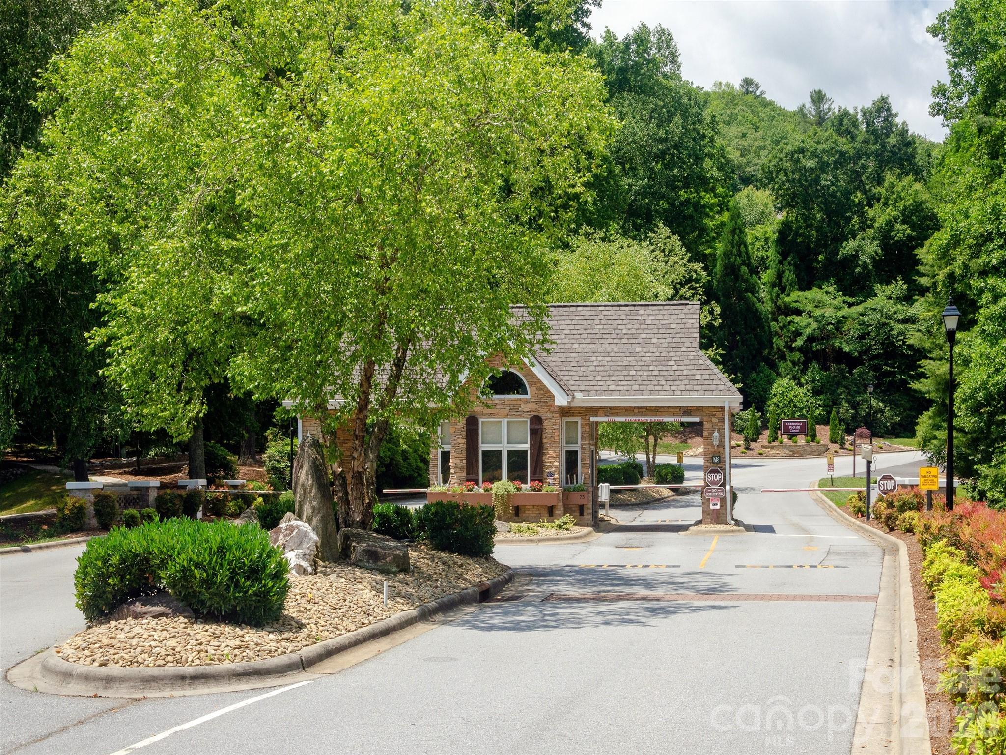 206 Black Oak Lane — Hendersonville