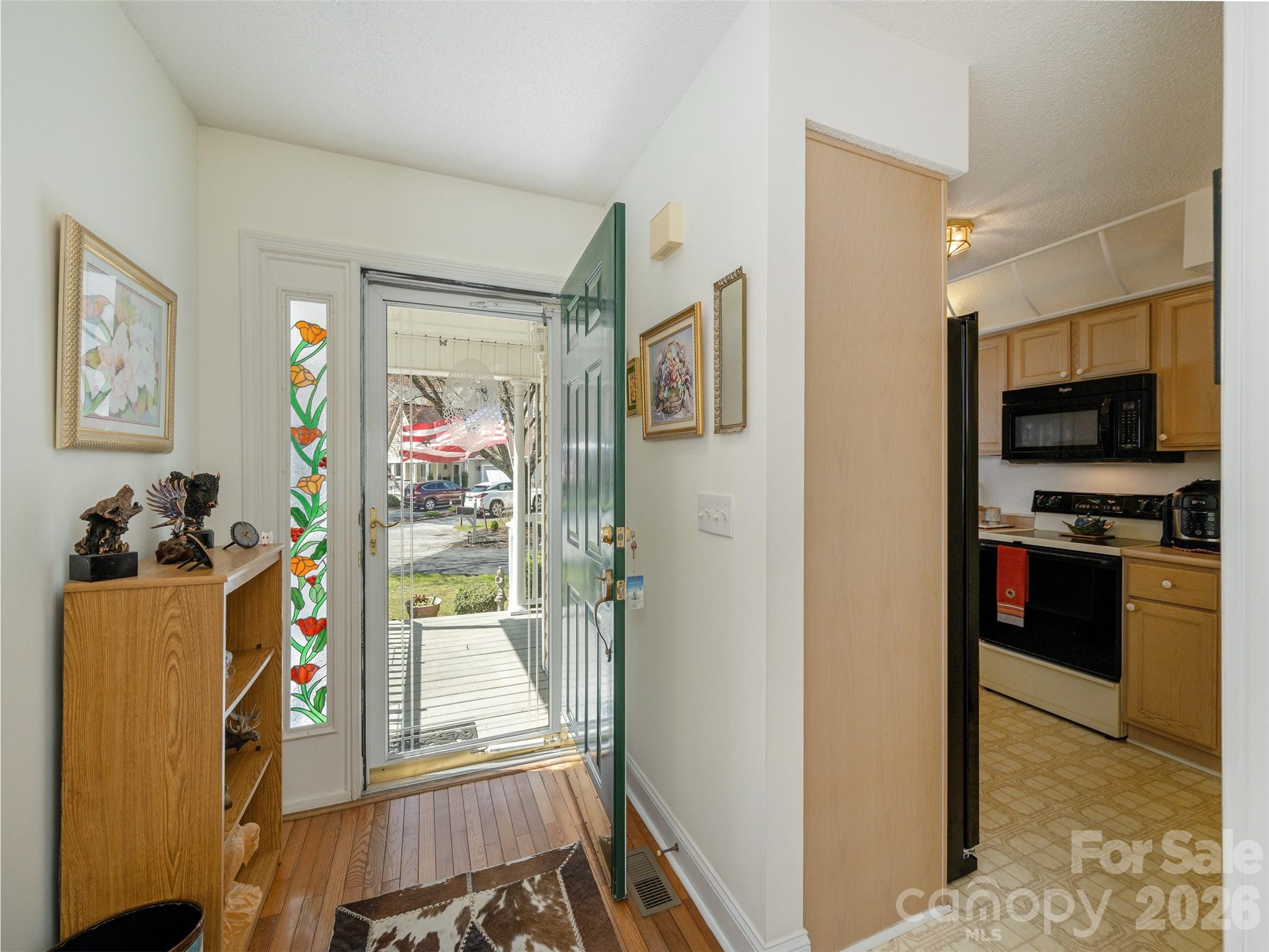 206 Black Oak Lane — Hendersonville